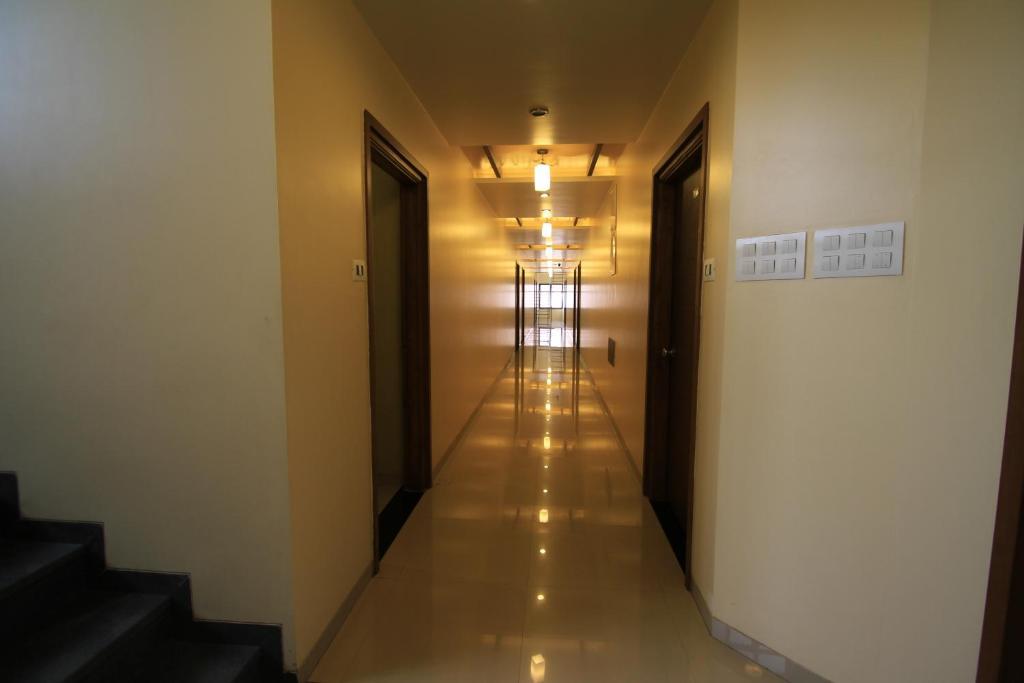 Hotel Sai Smaran Shirdi Bagian luar foto