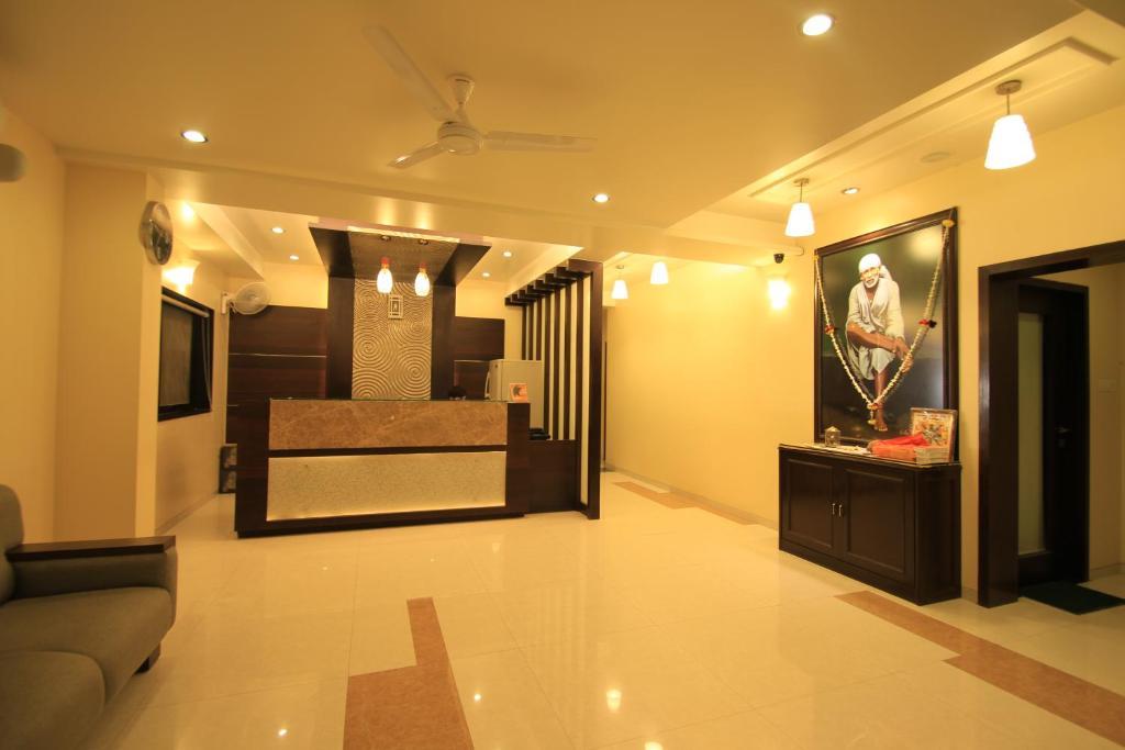 Hotel Sai Smaran Shirdi Bagian luar foto