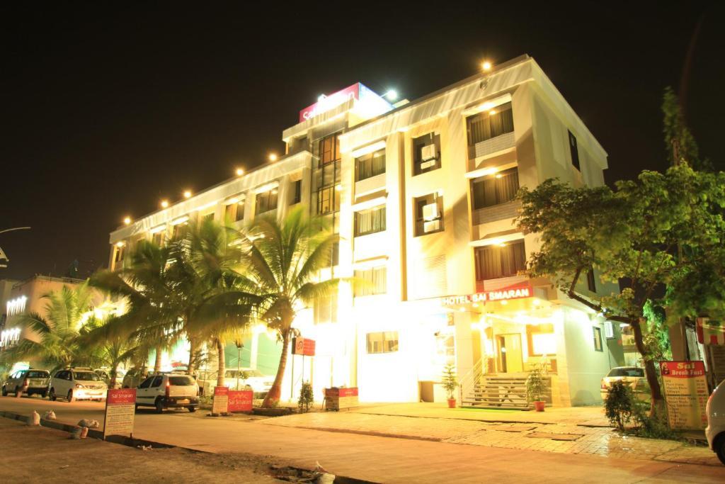 Hotel Sai Smaran Shirdi Bagian luar foto