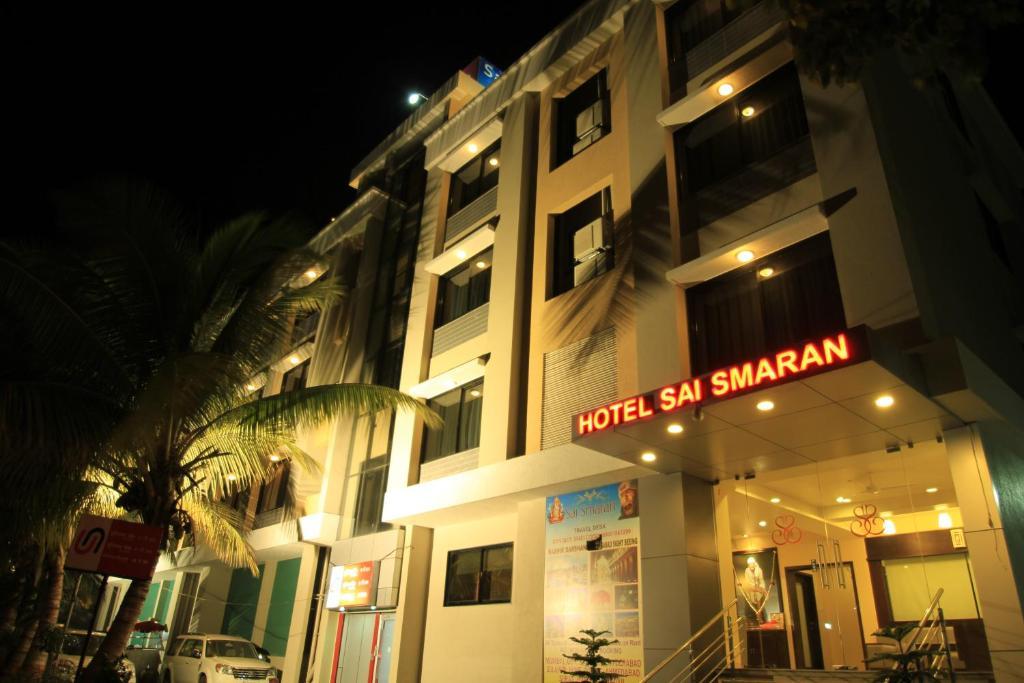 Hotel Sai Smaran Shirdi Bagian luar foto