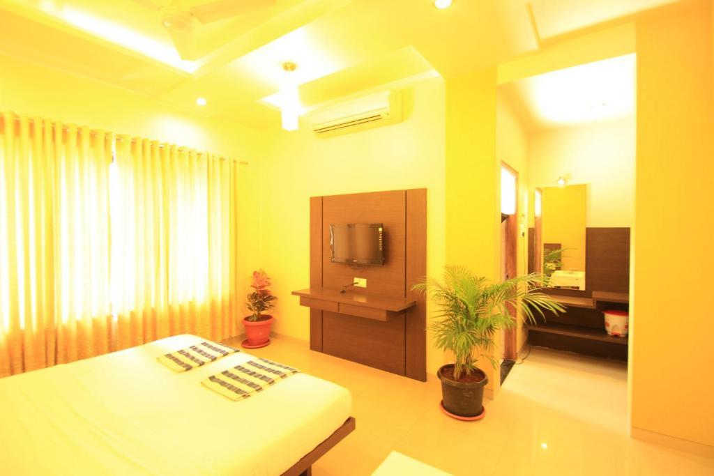 Hotel Sai Smaran Shirdi Bagian luar foto
