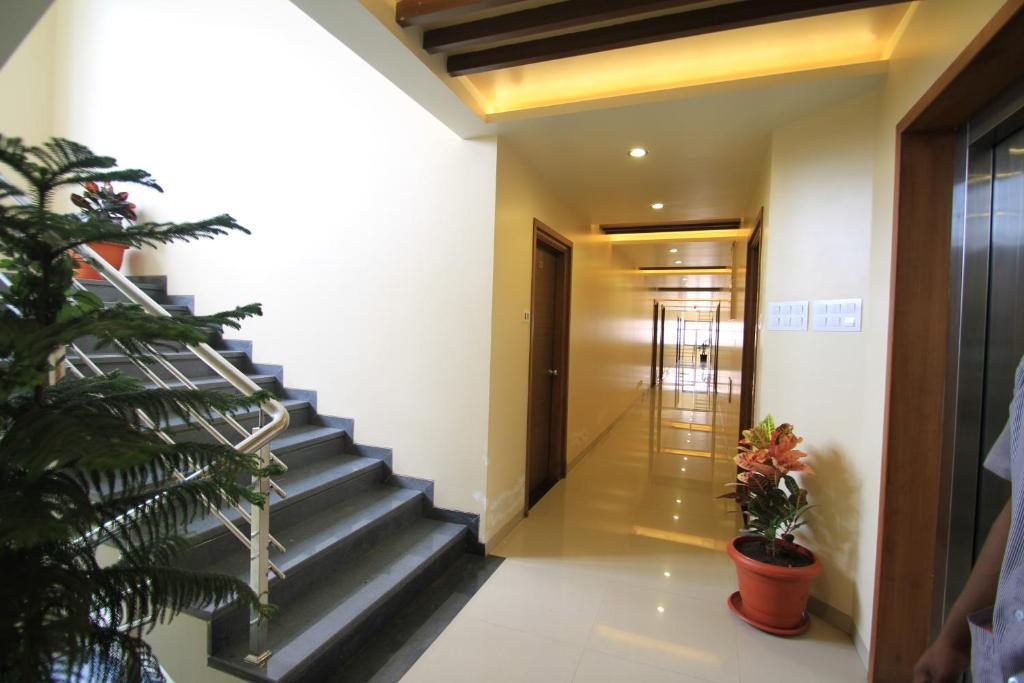 Hotel Sai Smaran Shirdi Bagian luar foto